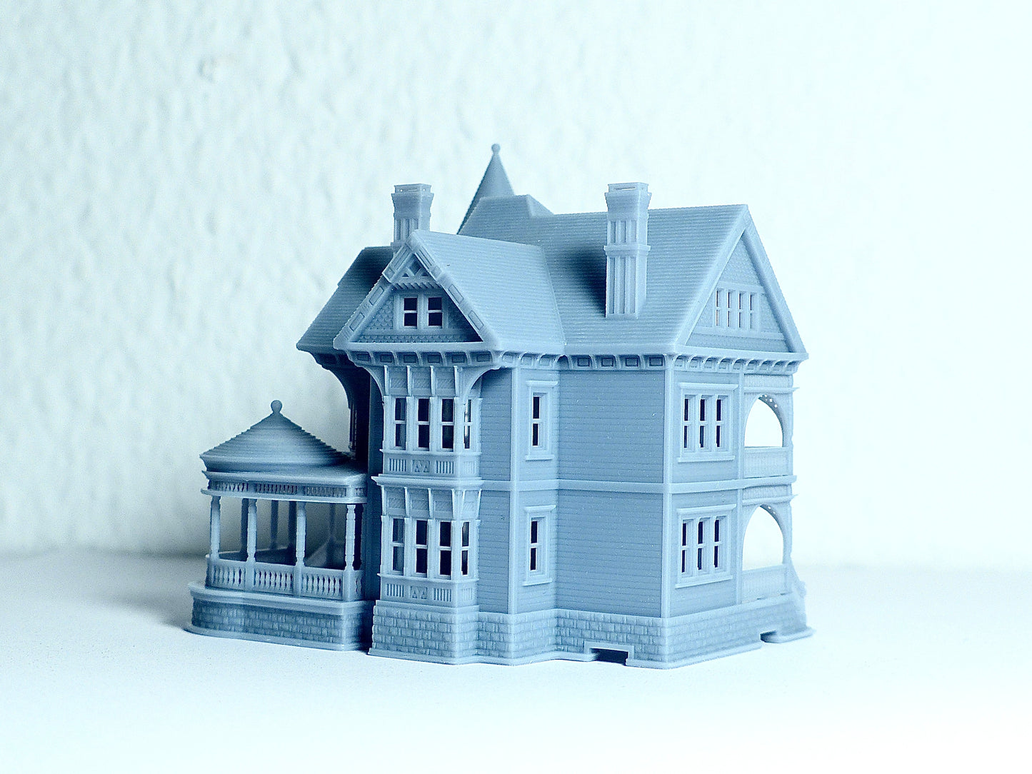 Z Scale Queen Anne Victorian House - Diorama Resin Model 1:220 - Building#36D