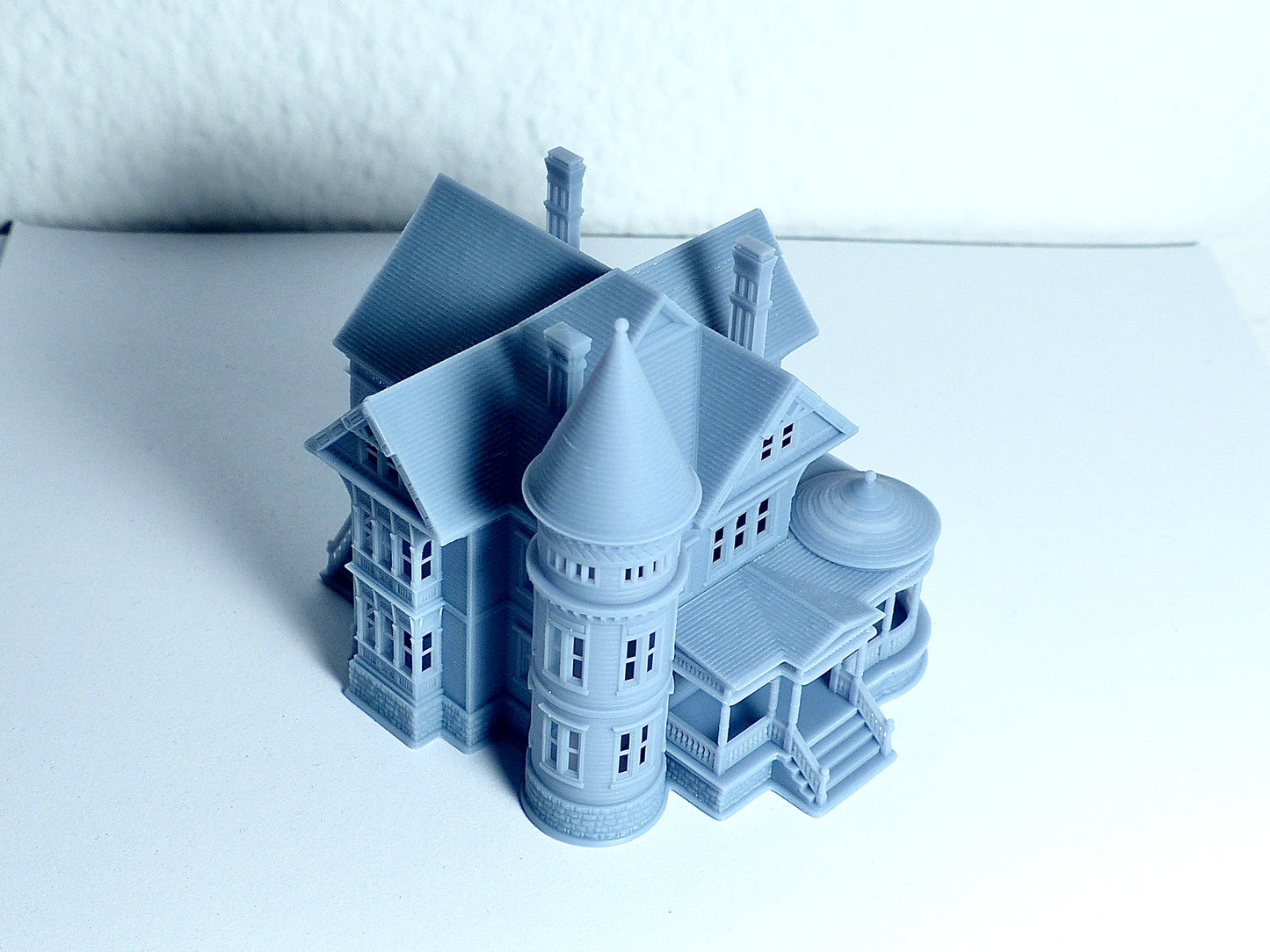 Z Scale Queen Anne Victorian House - Diorama Resin Model 1:220 - Building#36D